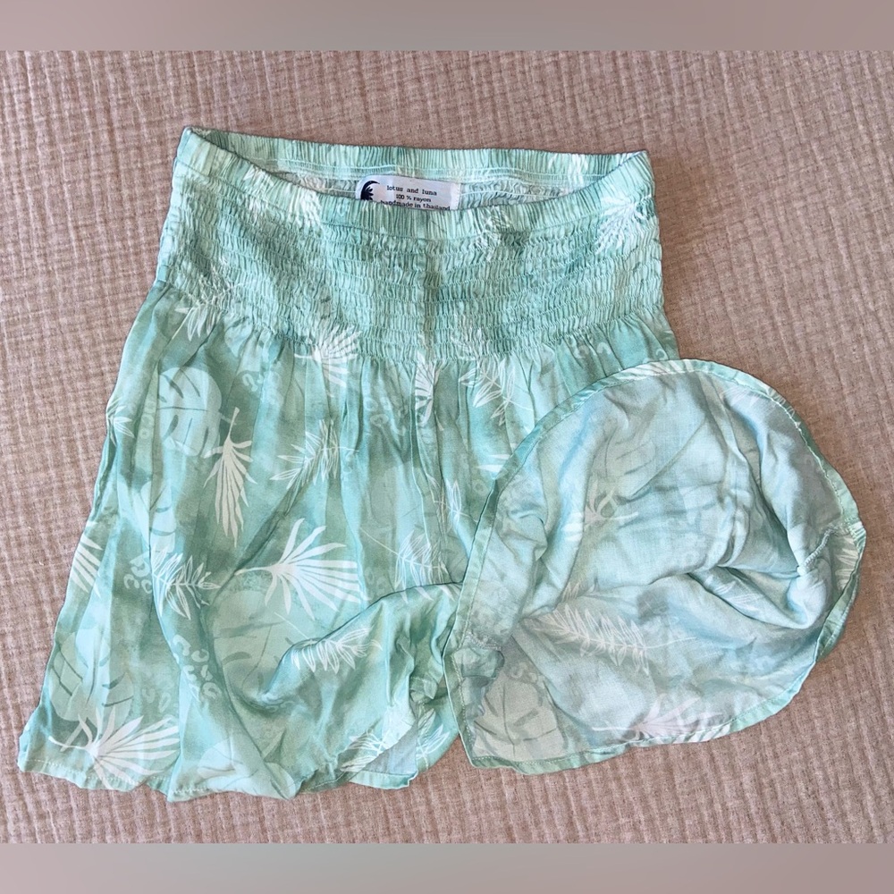 Mint Green Smocked Waist Tropical Print Shorts 🌿